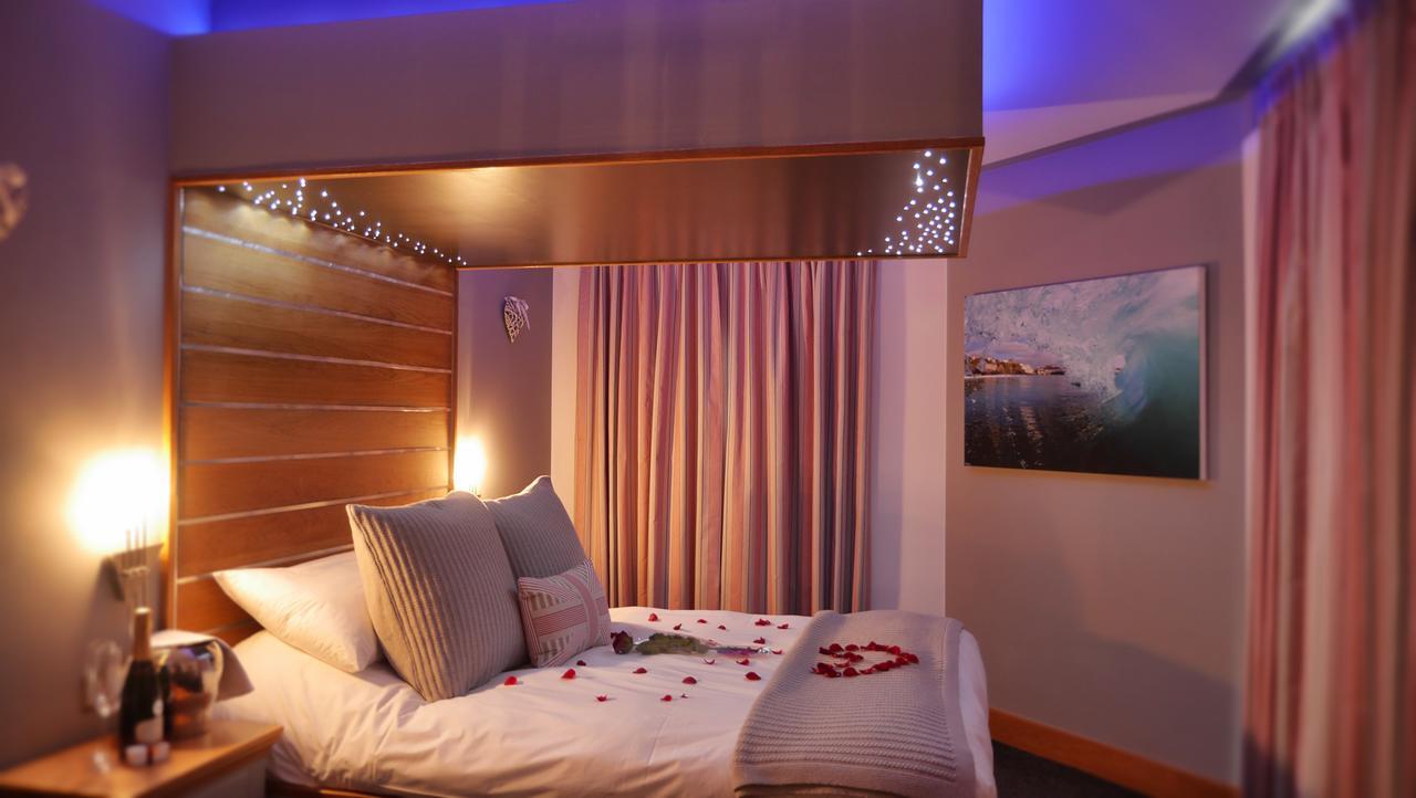 The Oceanic Luxury Aparthotel 팰머스 외부 사진