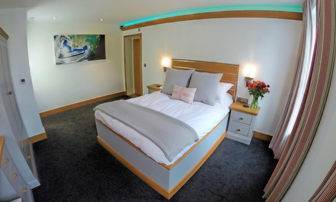 The Oceanic Luxury Aparthotel 팰머스 외부 사진
