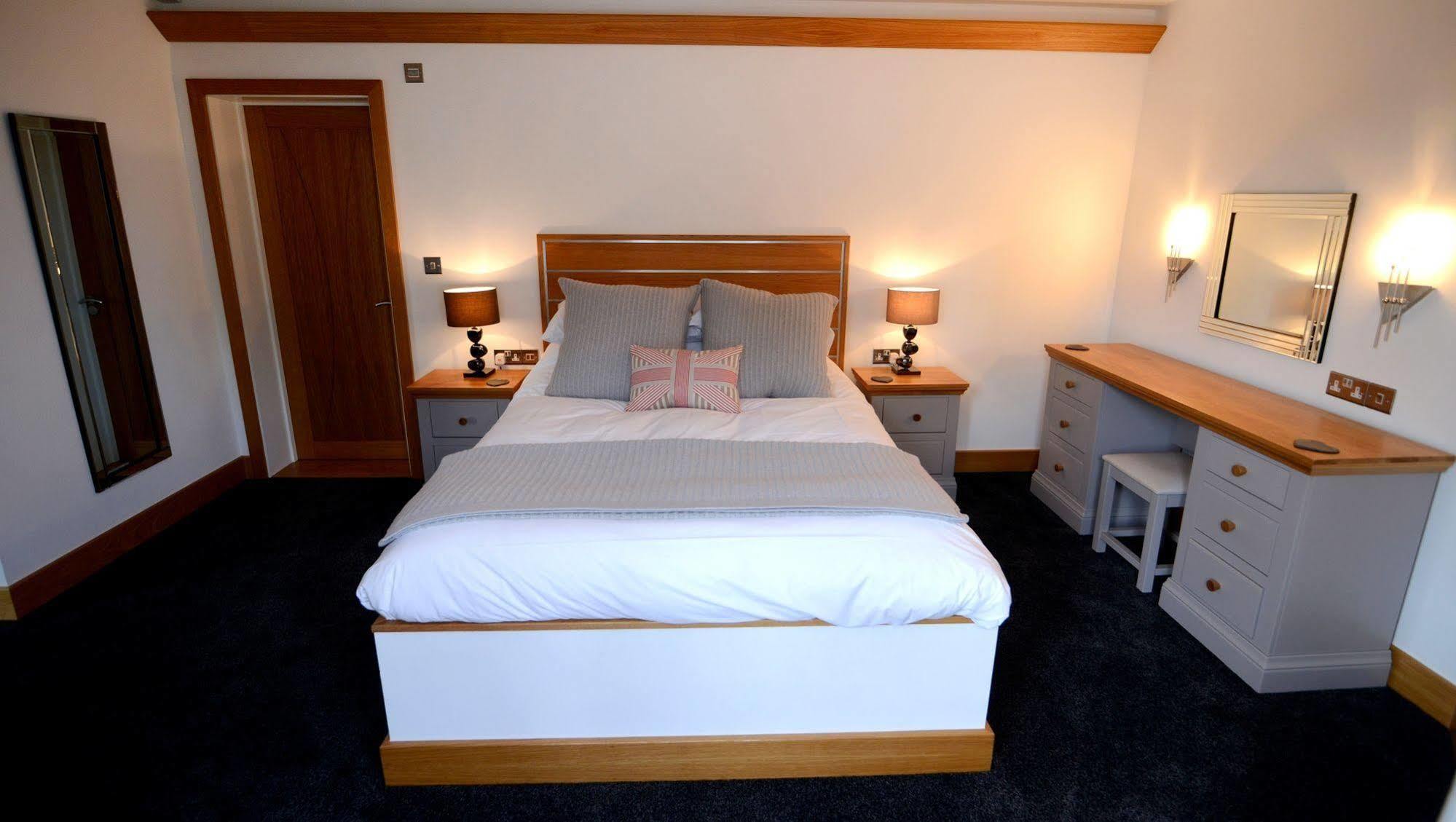The Oceanic Luxury Aparthotel 팰머스 외부 사진
